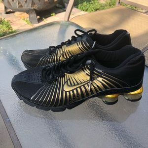 size 11 women's nike shox shoes
